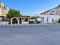 café retail cosmetics business - 1